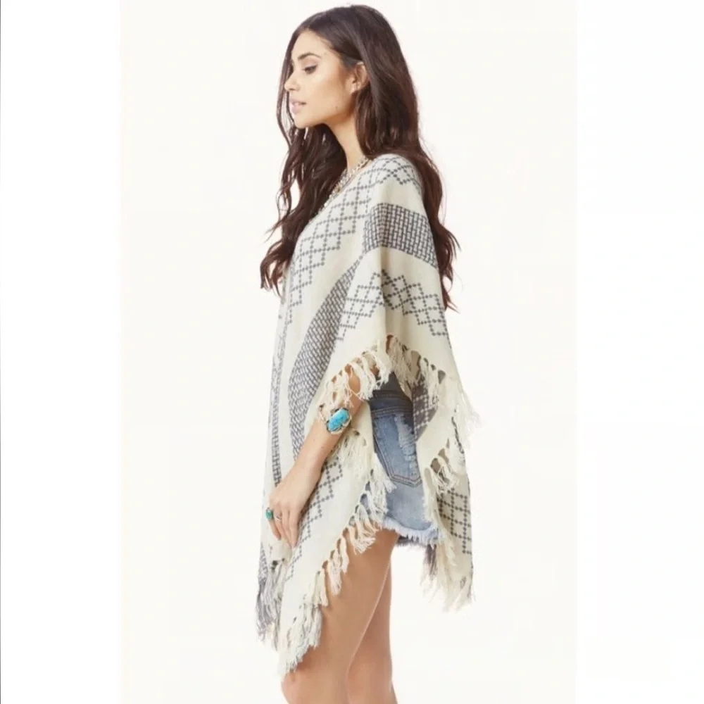 Free People Weave pattern poncho one size